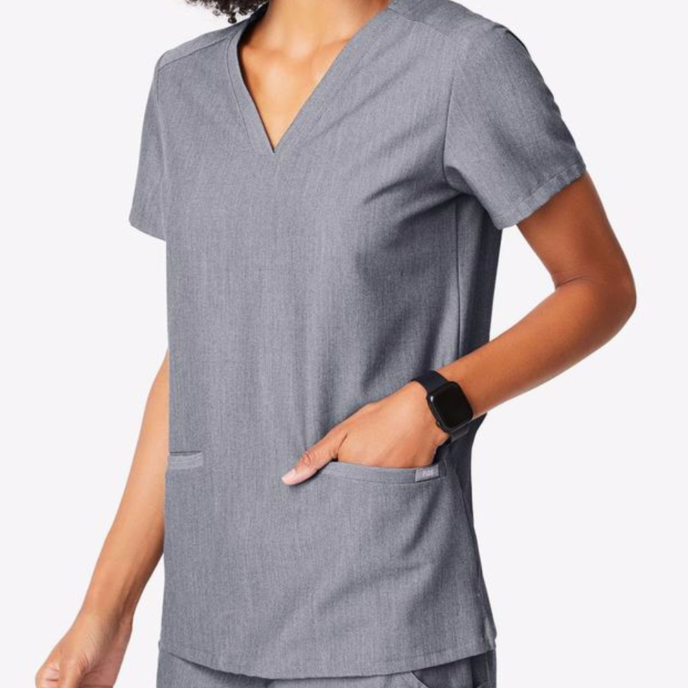 WearFigs Women Scrub Set in GRAPHITE